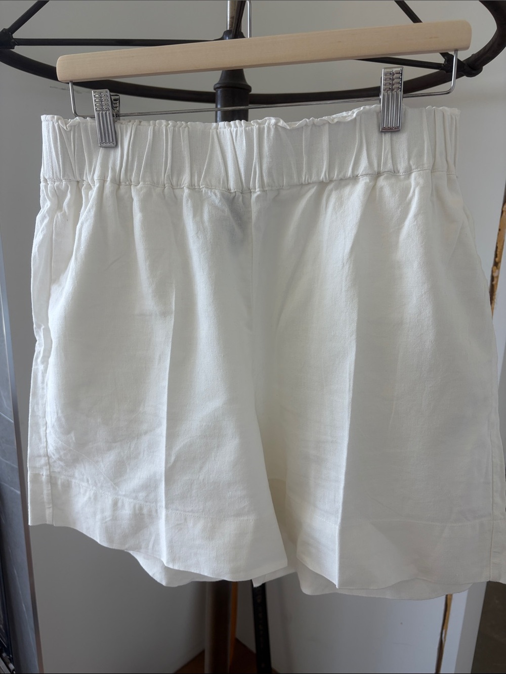 High-Waist White wide Elastic-Waist Women's Shorts